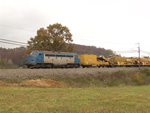  V 170 1125 am 29.10.2004 mit dem Schotterreinigungszug, in der Gegend von Moutfort bei der Arbeit